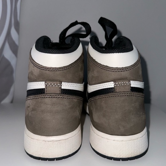 Jordan 1 Retro High Dark Mocha (GS) - Picture 4 of 4